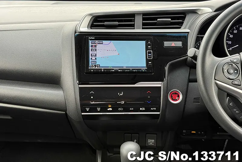 Honda Fit in Pearl White for Sale Image 12