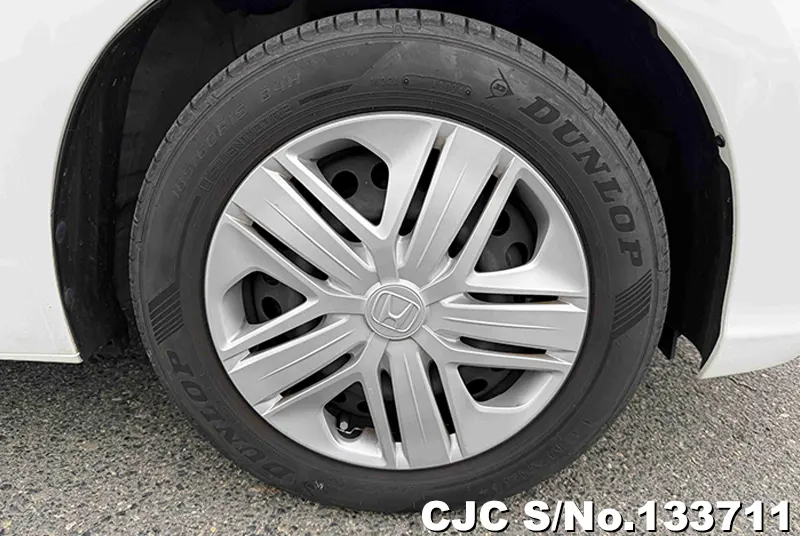 Honda Fit in Pearl White for Sale Image 13