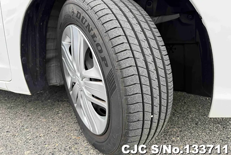 Honda Fit in Pearl White for Sale Image 14