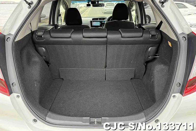 Honda Fit in Pearl White for Sale Image 6
