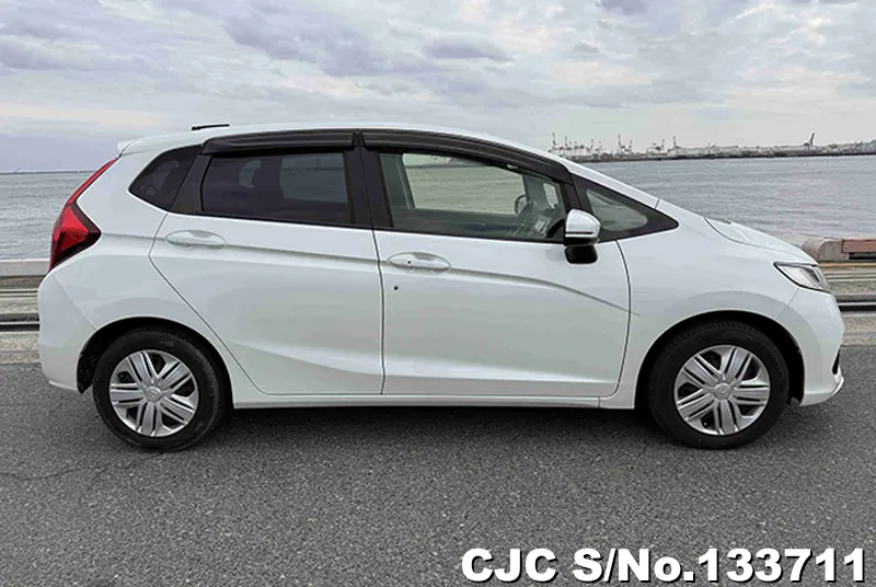 Honda Fit in Pearl White for Sale Image 7