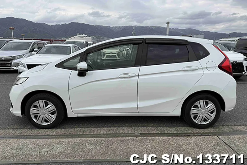 Honda Fit in Pearl White for Sale Image 8