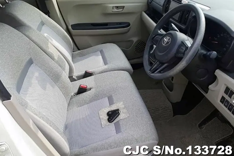 2017 Toyota / Passo Stock No. 133728