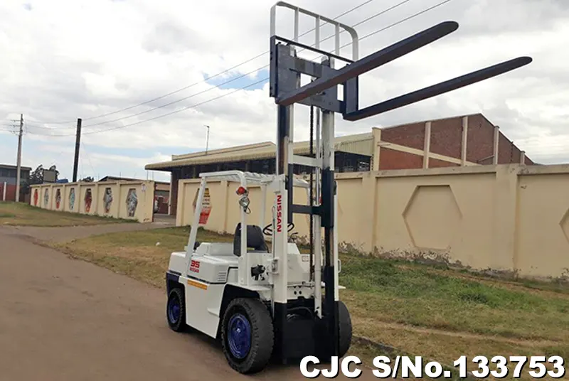  Nissan / Forklift  YF03