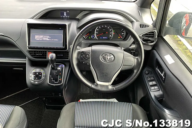 2016 Toyota / Voxy Stock No. 133819