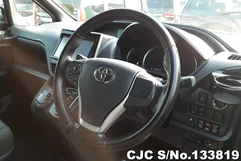 2016 Toyota / Voxy Stock No. 133819