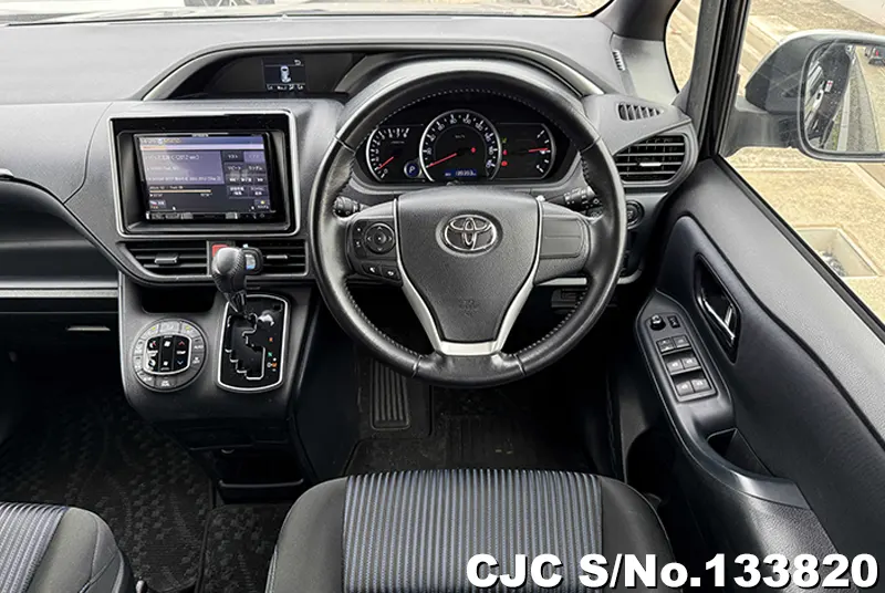 2016 Toyota / Voxy Stock No. 133820