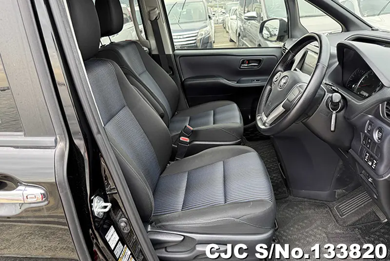 2016 Toyota / Voxy Stock No. 133820