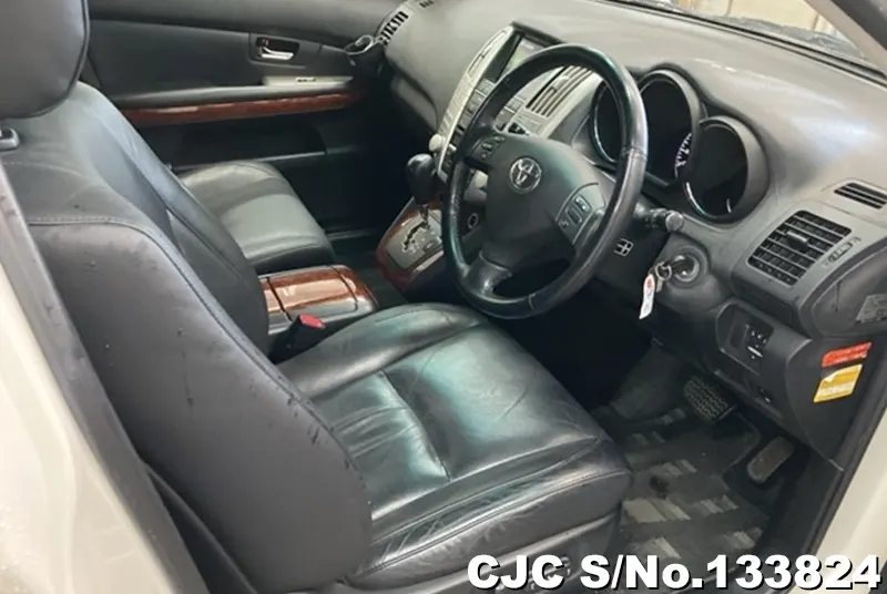 2007 Toyota / Harrier Stock No. 133824