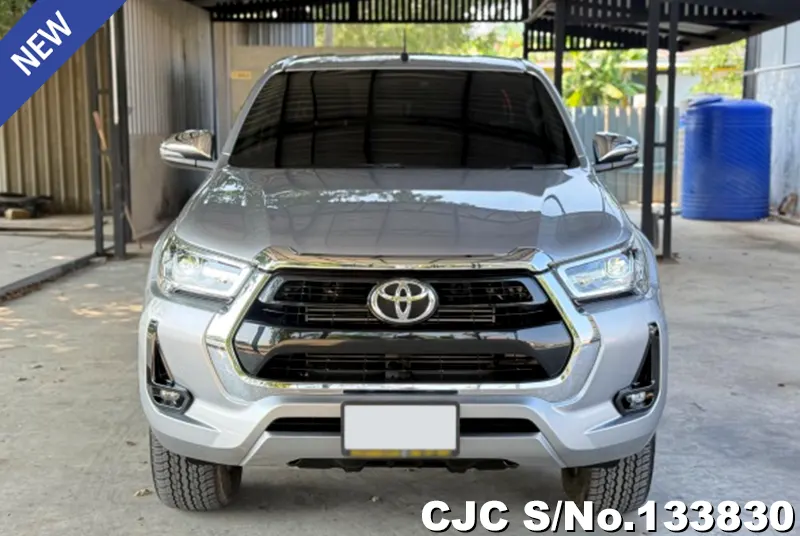 Toyota Hilux in Gray for Sale Image 3