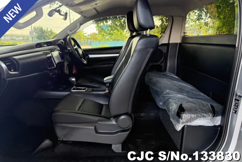 Toyota Hilux in Gray for Sale Image 10