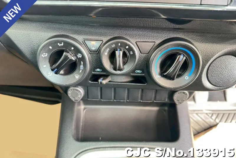 2021 Toyota / Hilux / Revo Stock No. 133915