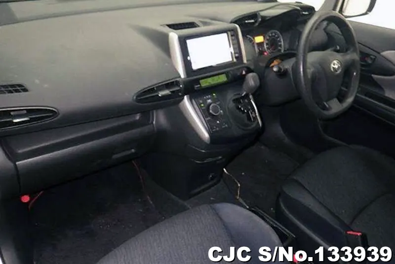 2011 Toyota / Wish Stock No. 133939