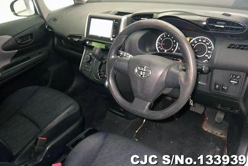 2011 Toyota / Wish Stock No. 133939