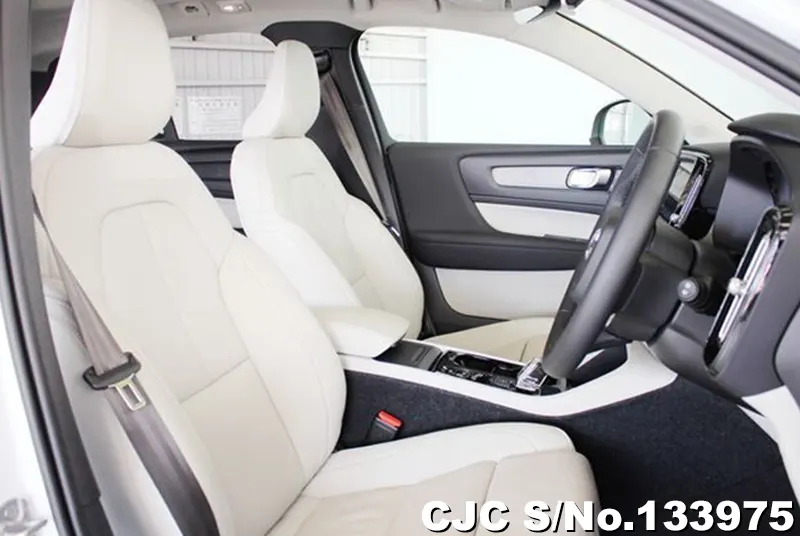 2025 Volvo / XC40 Stock No. 133975