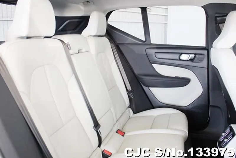 2025 Volvo / XC40 Stock No. 133975