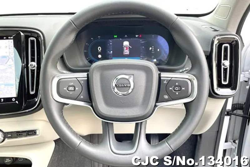 2025 Volvo / XC40 Stock No. 134016