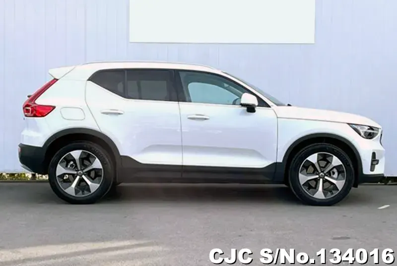 2025 Volvo / XC40 Stock No. 134016