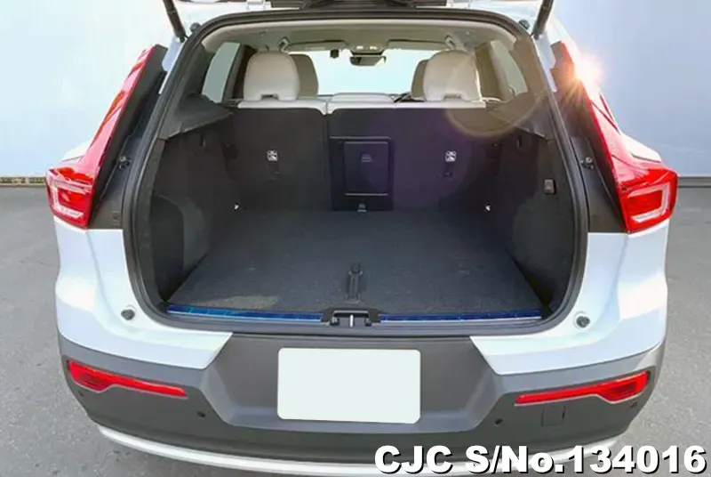 2025 Volvo / XC40 Stock No. 134016