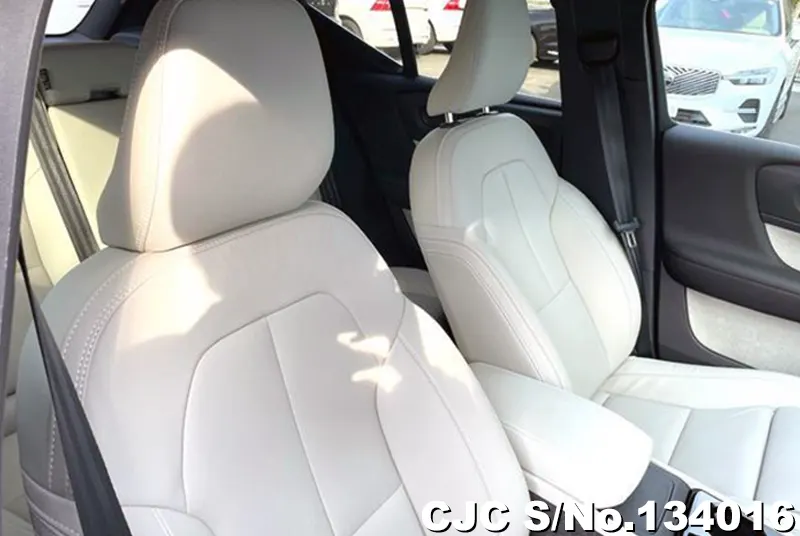 2025 Volvo / XC40 Stock No. 134016