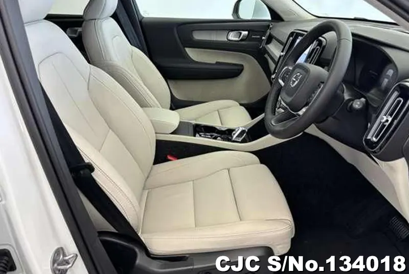 2025 Volvo / XC40 Stock No. 134018