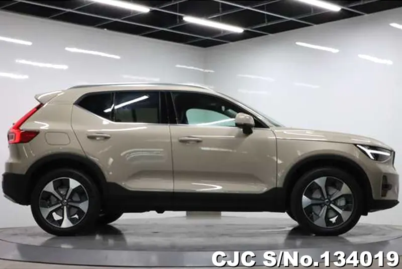 2025 Volvo / XC40 Stock No. 134019