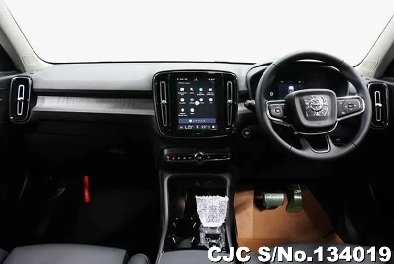2025 Volvo / XC40 Stock No. 134019