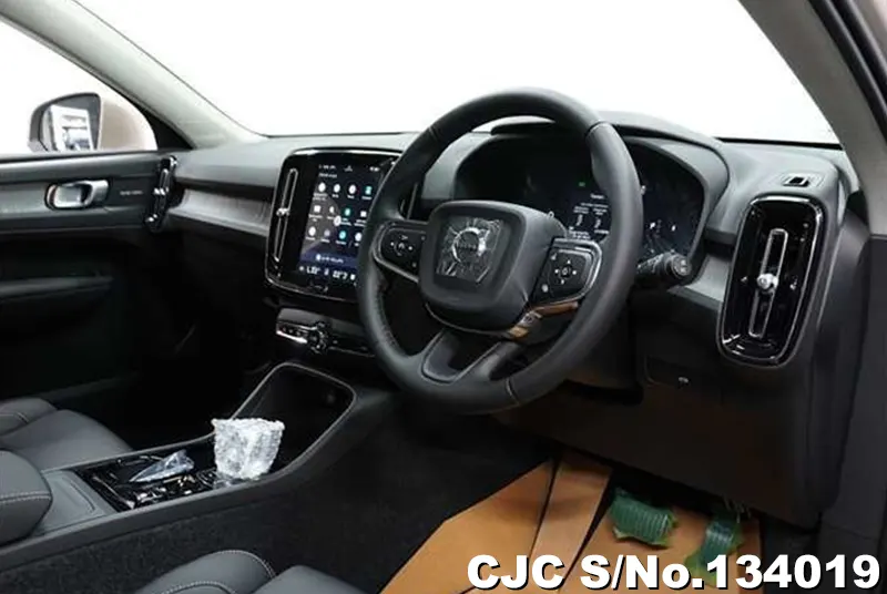 2025 Volvo / XC40 Stock No. 134019