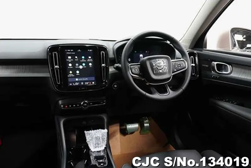 2025 Volvo / XC40 Stock No. 134019