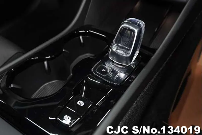 2025 Volvo / XC40 Stock No. 134019