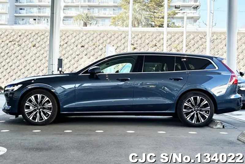 2025 Volvo / V60  Stock No. 134022