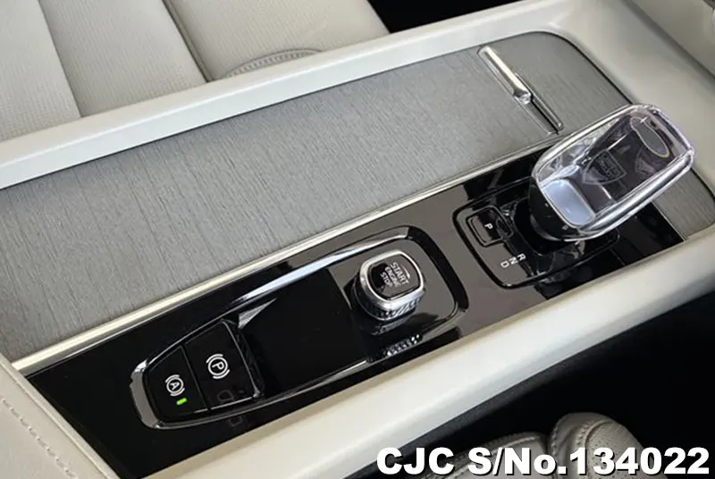 2025 Volvo / V60  Stock No. 134022