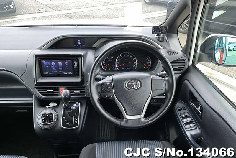 2016 Toyota / Voxy Stock No. 134066