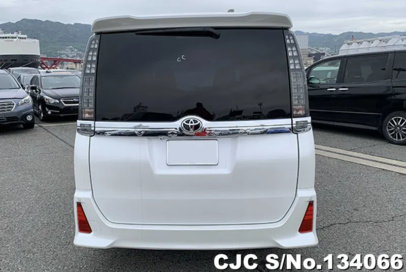 2016 Toyota / Voxy Stock No. 134066