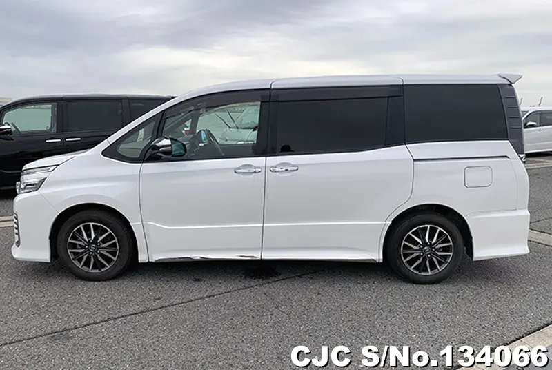 2016 Toyota / Voxy Stock No. 134066