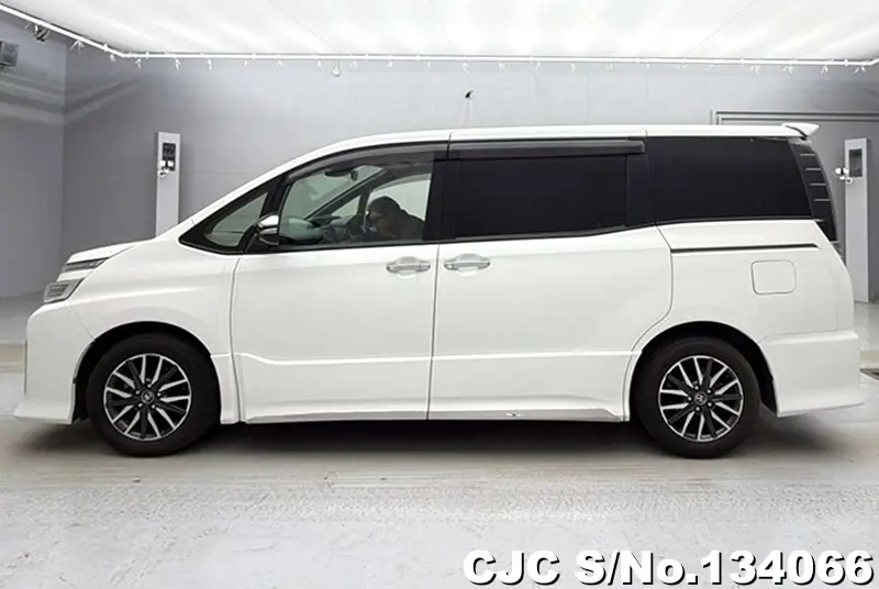 2016 Toyota / Voxy Stock No. 134066