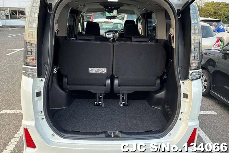 2016 Toyota / Voxy Stock No. 134066