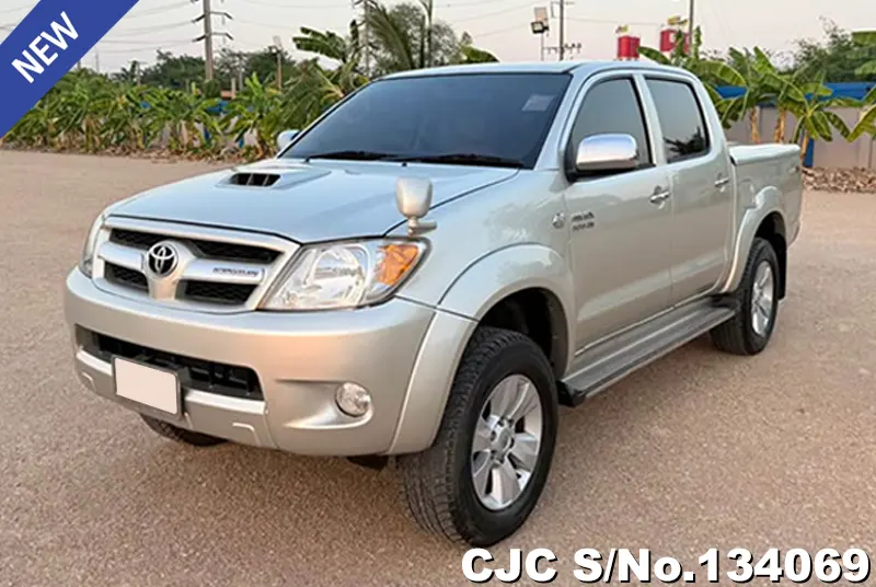 Toyota Hilux in Silver for Sale Image 1