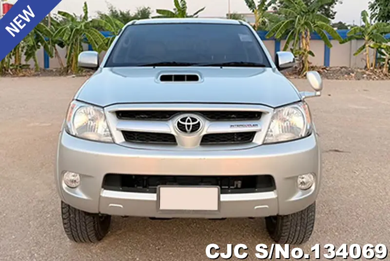 Toyota Hilux in Silver for Sale Image 2