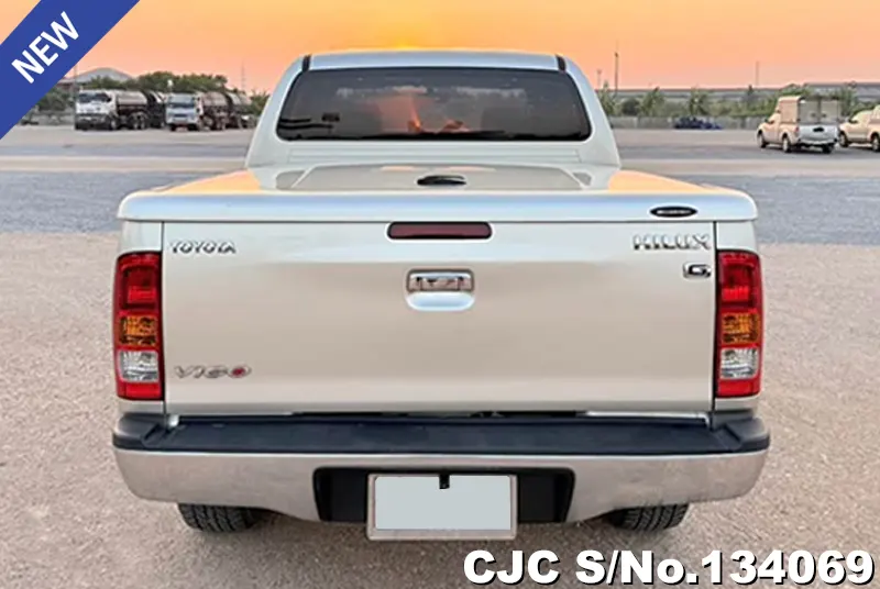 Toyota Hilux in Silver for Sale Image 3