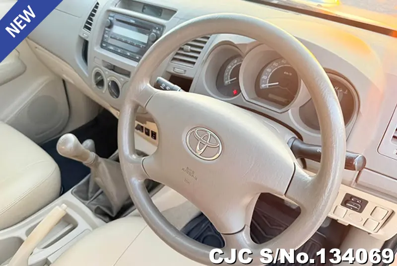 Toyota Hilux in Silver for Sale Image 5