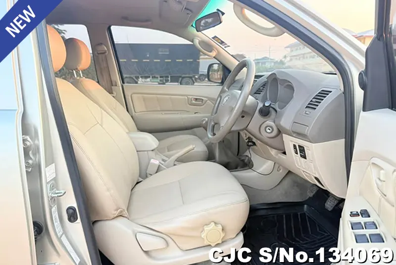 Toyota Hilux in Silver for Sale Image 6