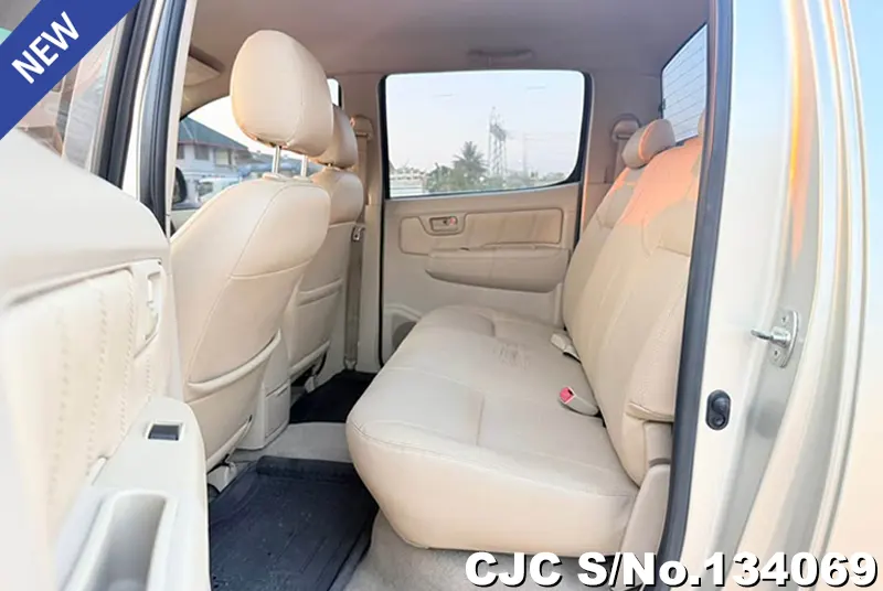 Toyota Hilux in Silver for Sale Image 7