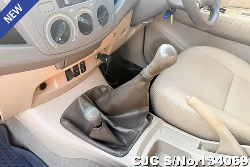 Toyota Hilux in Silver for Sale Image 8