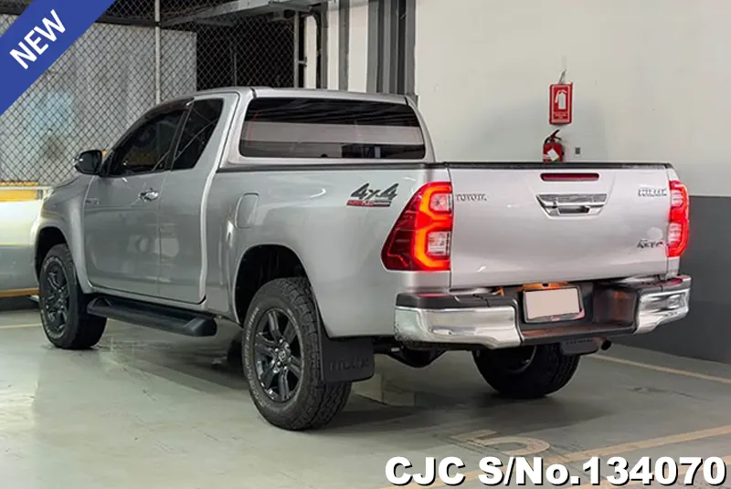 Toyota Hilux in Gray for Sale Image 1