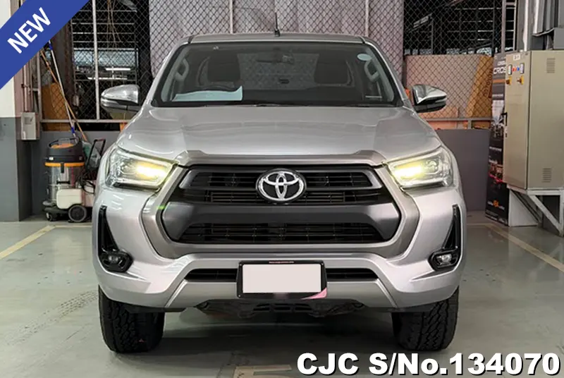Toyota Hilux in Gray for Sale Image 4
