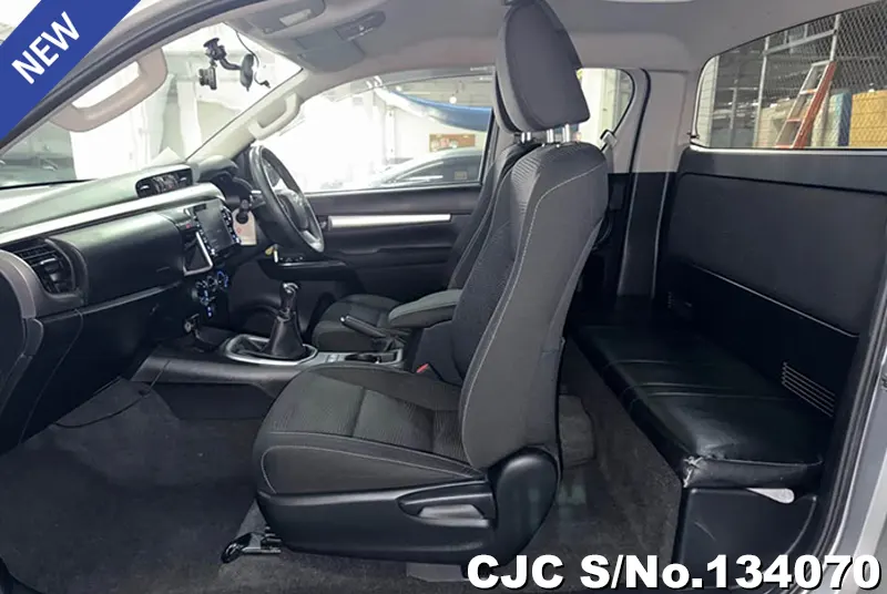 Toyota Hilux in Gray for Sale Image 8