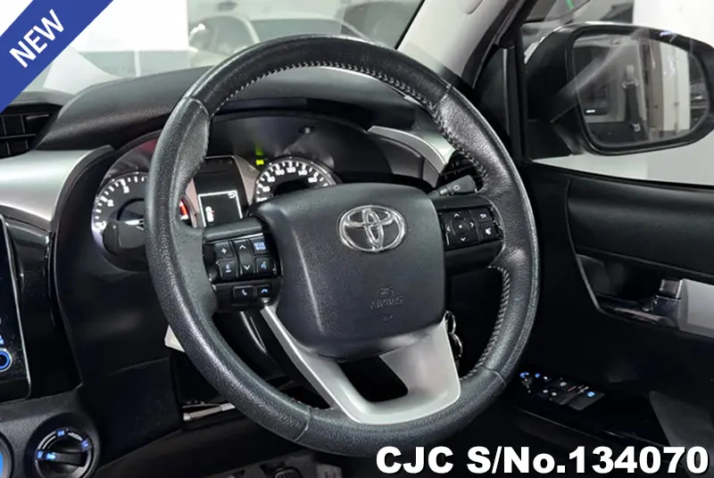 Toyota Hilux in Gray for Sale Image 9