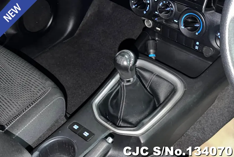 2021 Toyota / Hilux / Revo Stock No. 134070