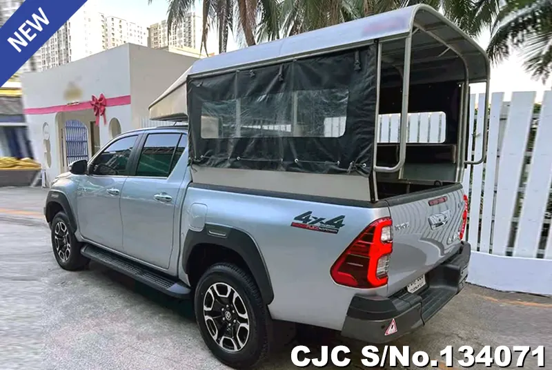 Toyota Hilux in Gray for Sale Image 1